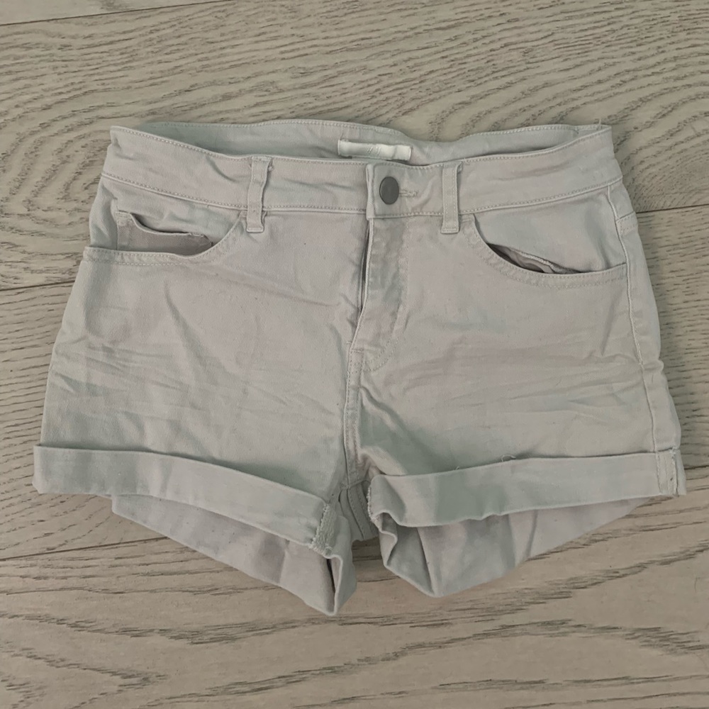 H&M - Cream Coloured Shorts